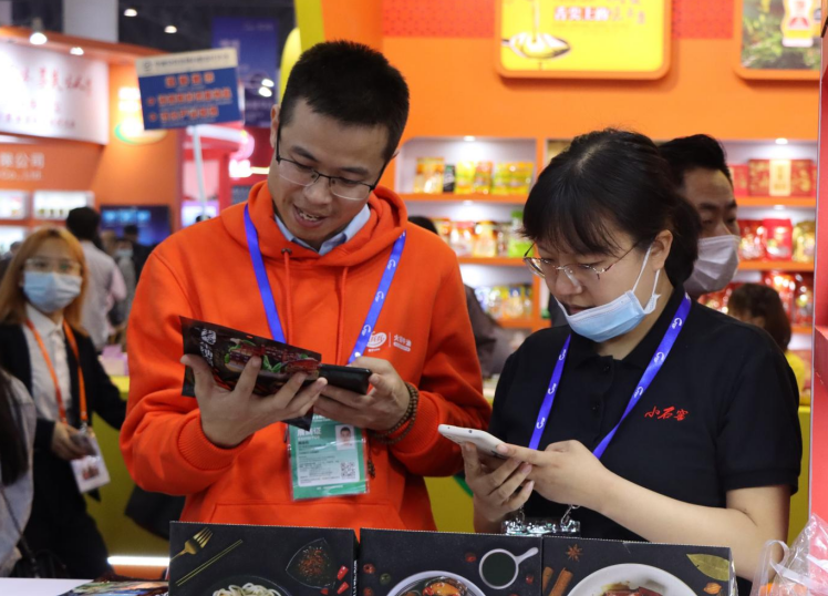 大廚四寶1第104屆全國(guó)糖酒商品交易會(huì)大廚四寶展位小石窖