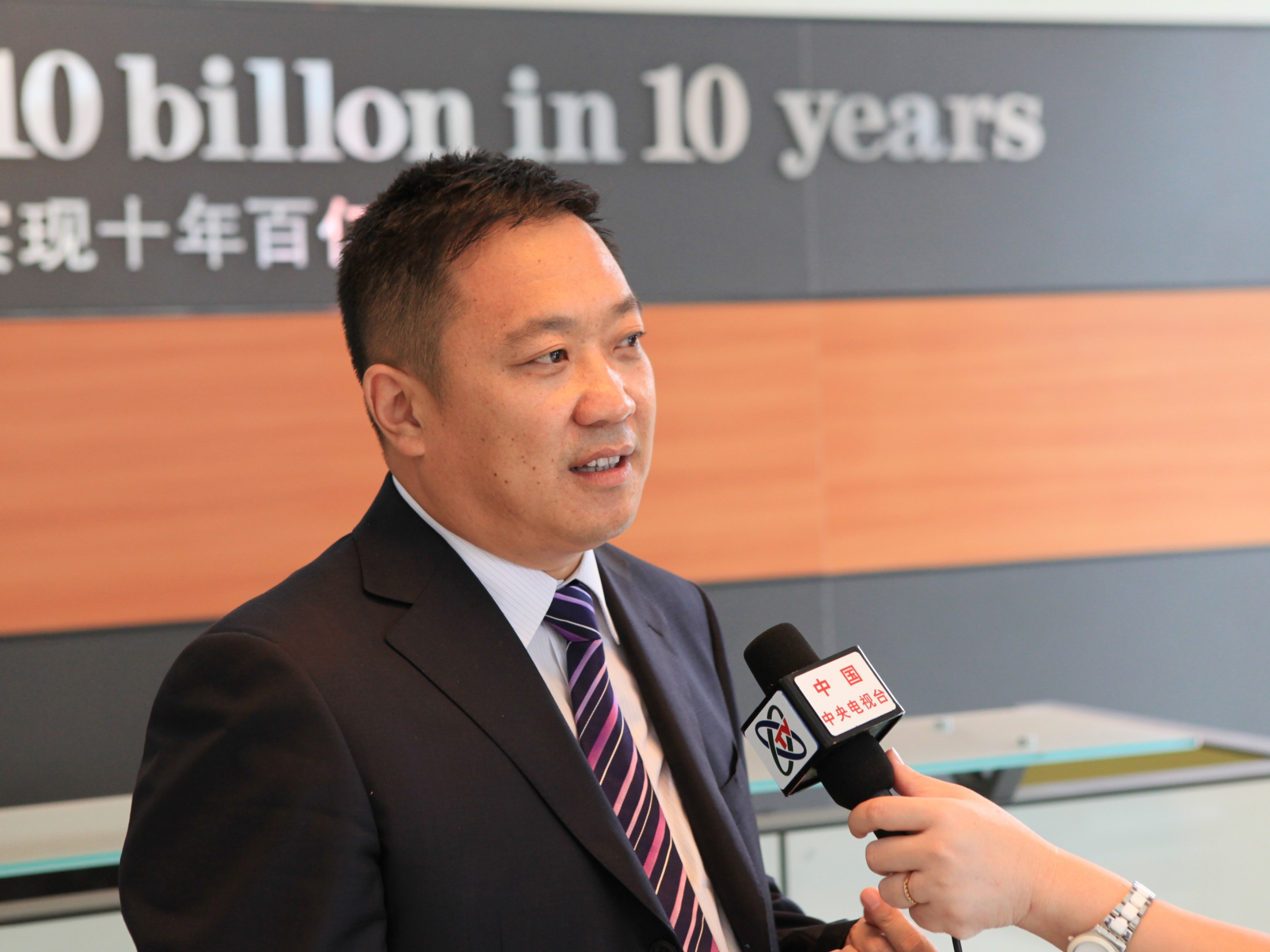 花帝集團(tuán)創(chuàng)始人風(fēng)采 花帝集團(tuán)創(chuàng)始人風(fēng)采