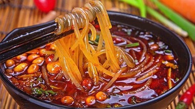 青島大廚四寶餐料有限公司教你制作酸辣粉